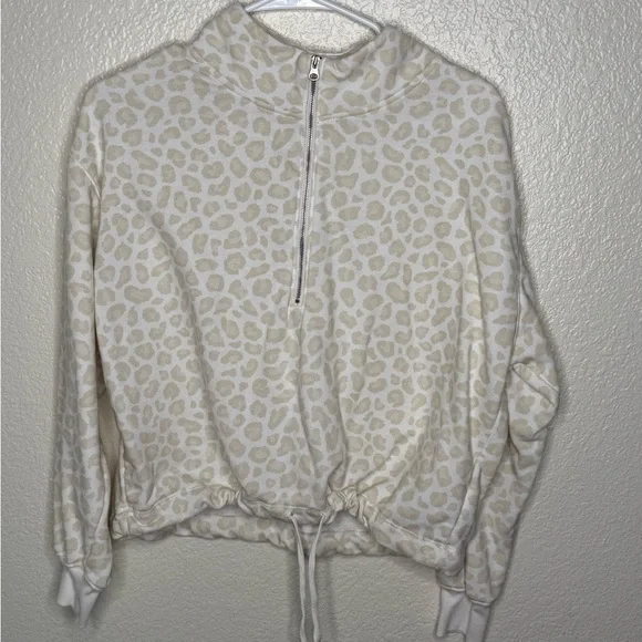 Old Navy Women’s Cream Leopard Print Half Zip With Draw String Waist Size XS - Picture 1 of 5